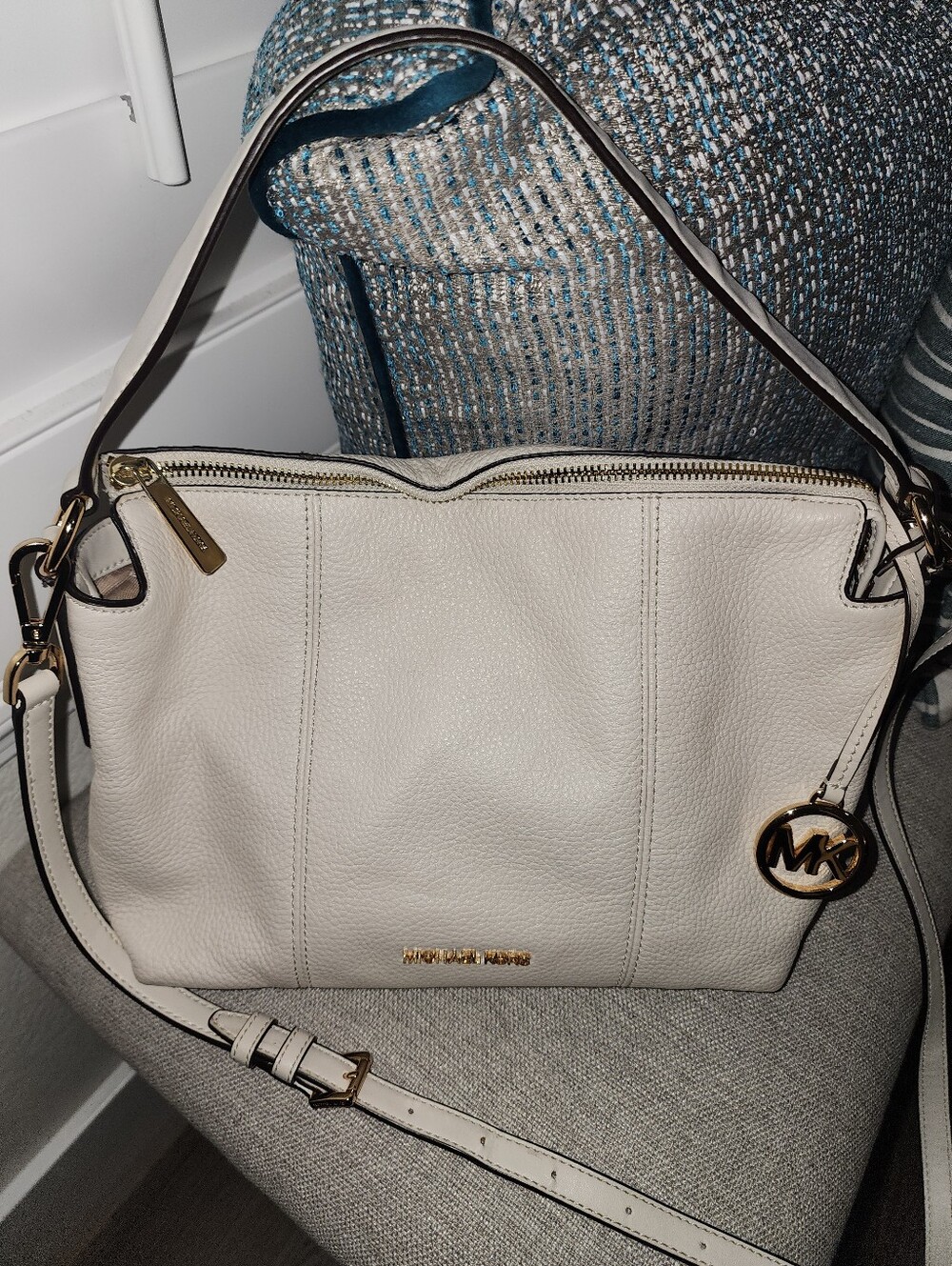 Michael Kors Cream Pebbled Leather Shoulder Or Adjustable Crossbody - Picture 3 of 16
